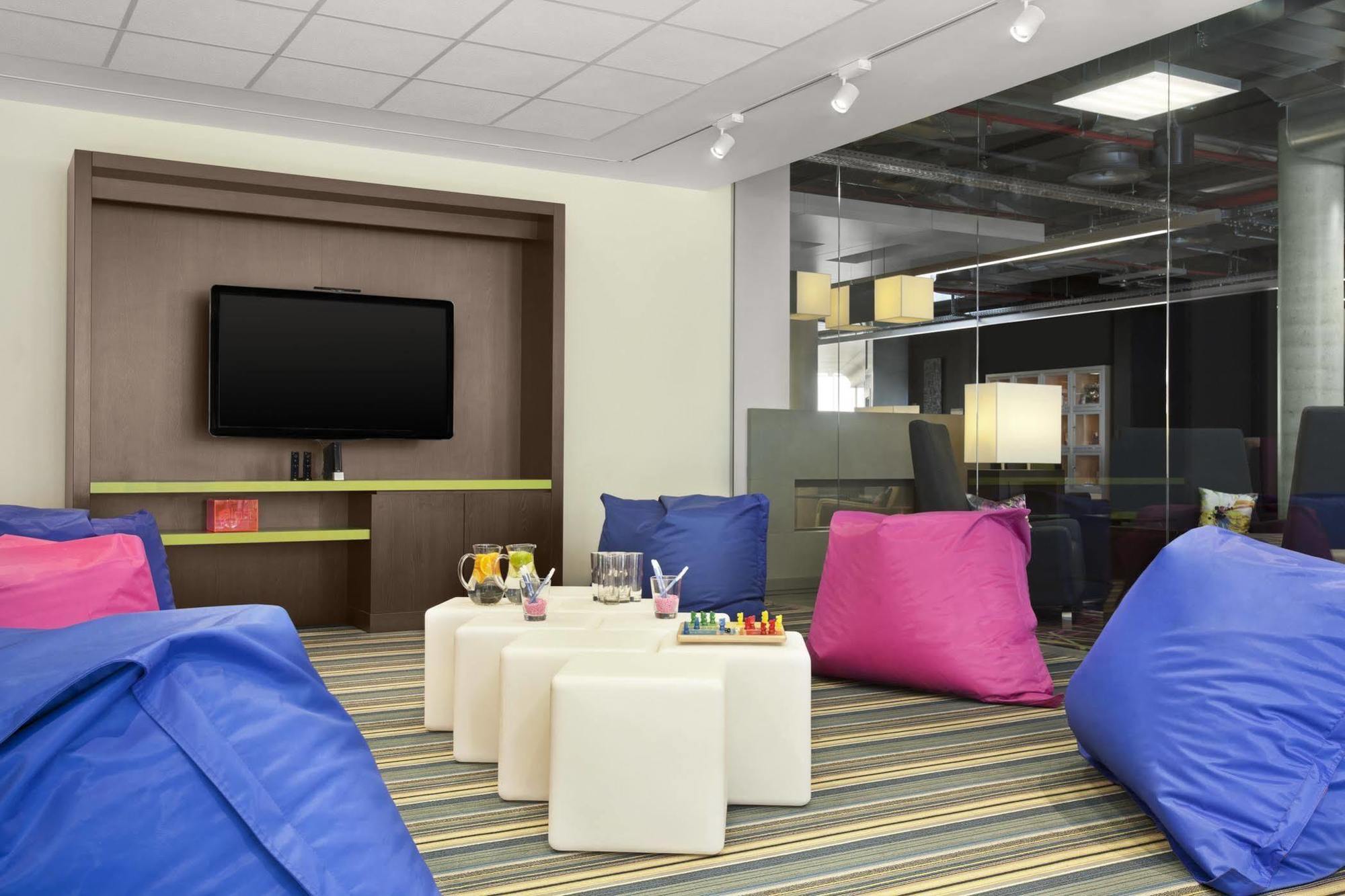 Hotel Aloft Brussels Schuman Extérieur photo